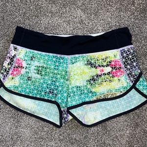 Lululemon Run: Speed Short *2-way Stretch
Paradise Grid Very Green Multi / Black